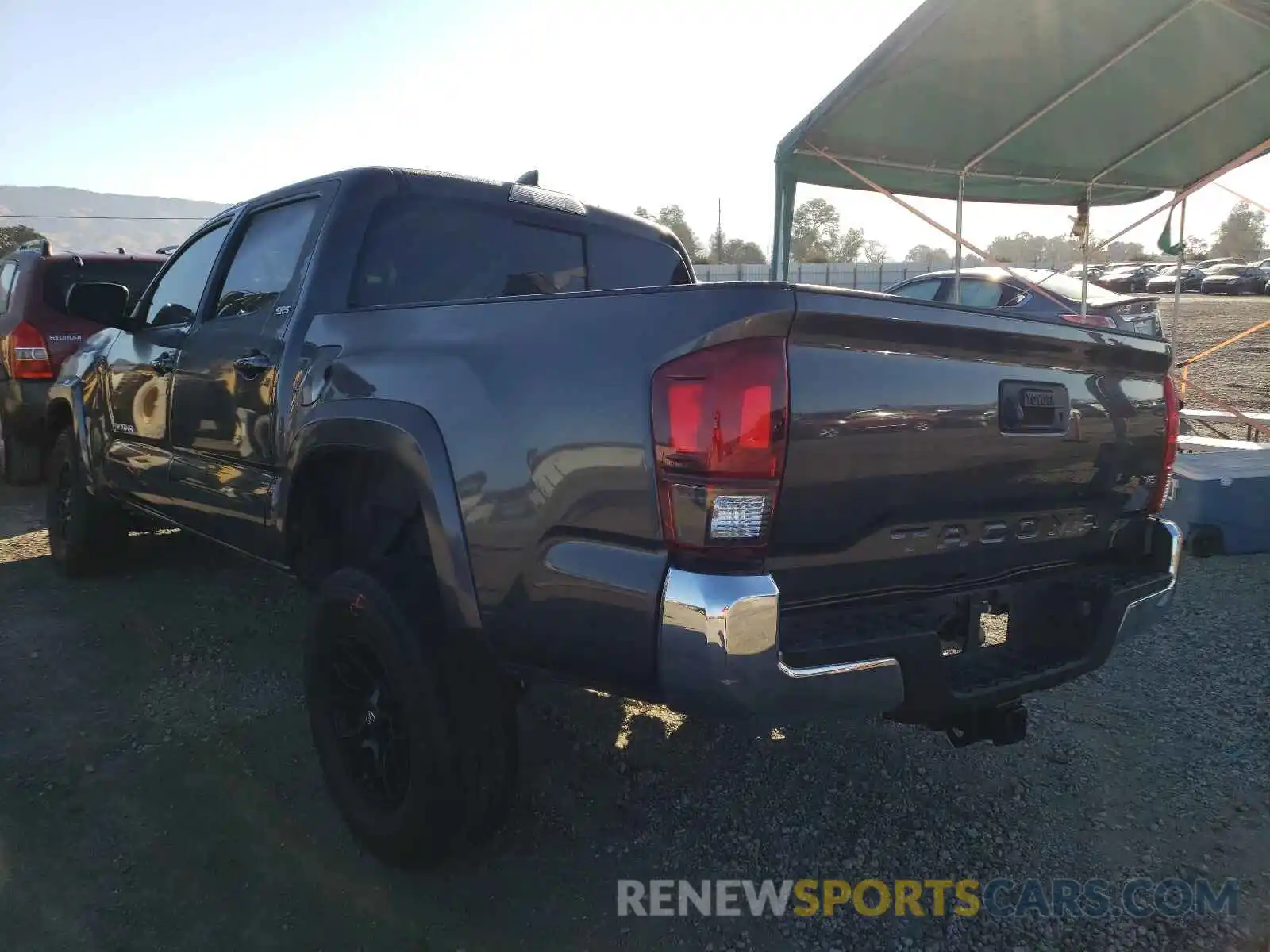 3 Photograph of a damaged car 3TMAZ5CN0KM102087 TOYOTA TACOMA 2019