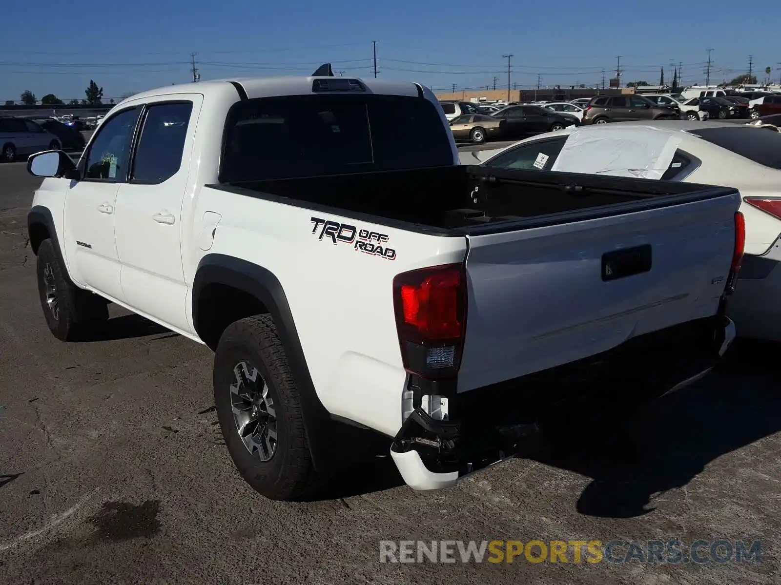 3 Photograph of a damaged car 3TMAZ5CN0KM104020 TOYOTA TACOMA 2019