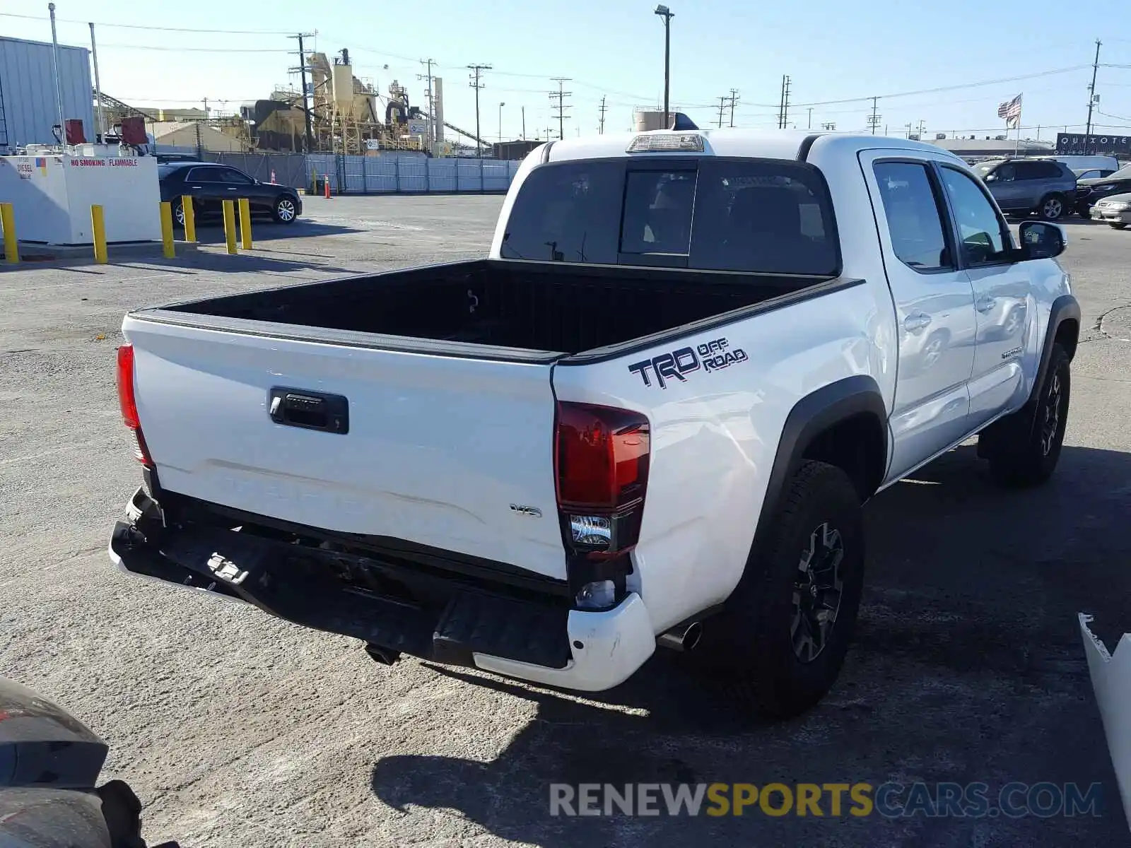 4 Photograph of a damaged car 3TMAZ5CN0KM104020 TOYOTA TACOMA 2019