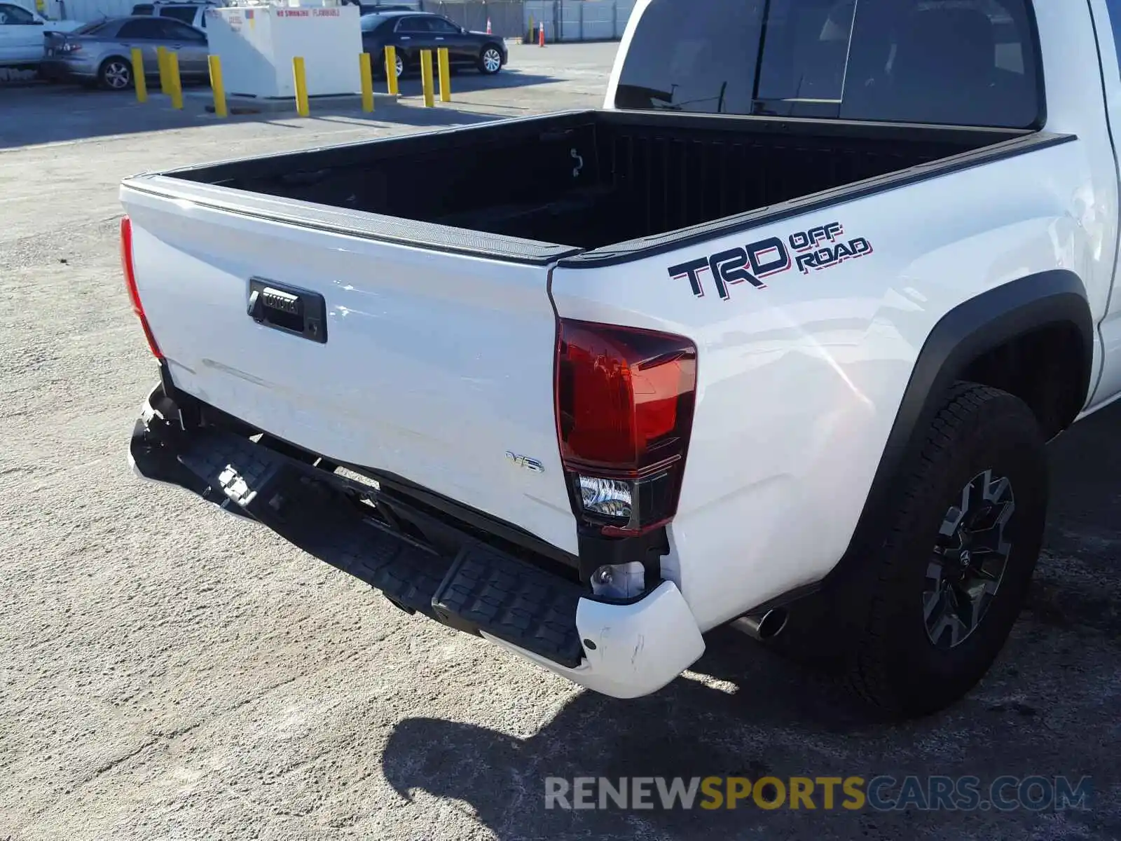 9 Photograph of a damaged car 3TMAZ5CN0KM104020 TOYOTA TACOMA 2019