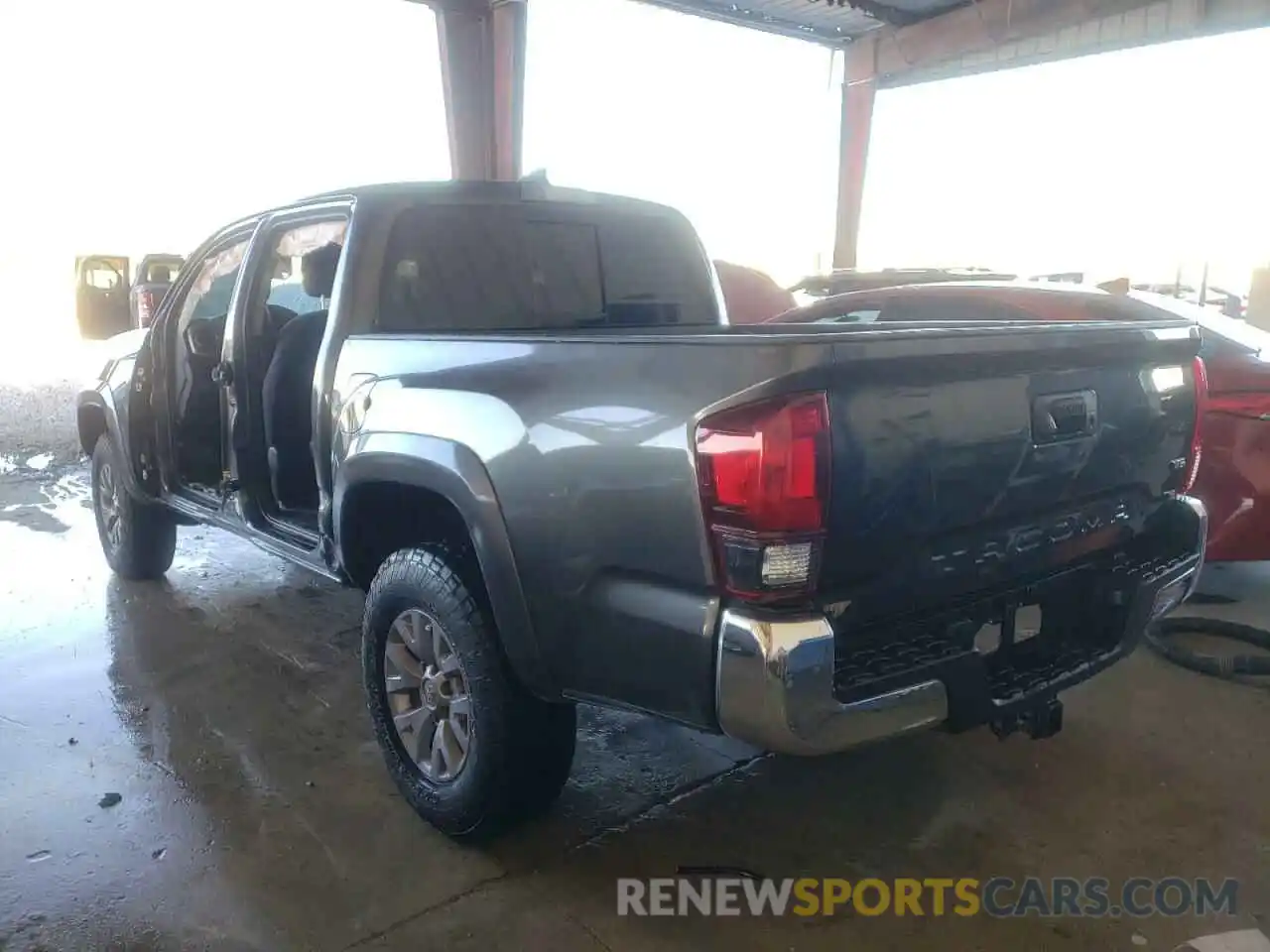 3 Photograph of a damaged car 3TMAZ5CN0KM111078 TOYOTA TACOMA 2019