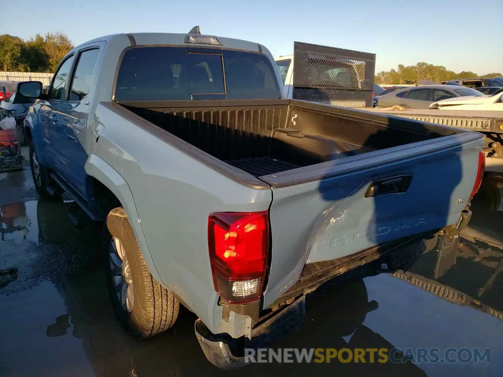 3 Photograph of a damaged car 3TMAZ5CN0KM111114 TOYOTA TACOMA 2019