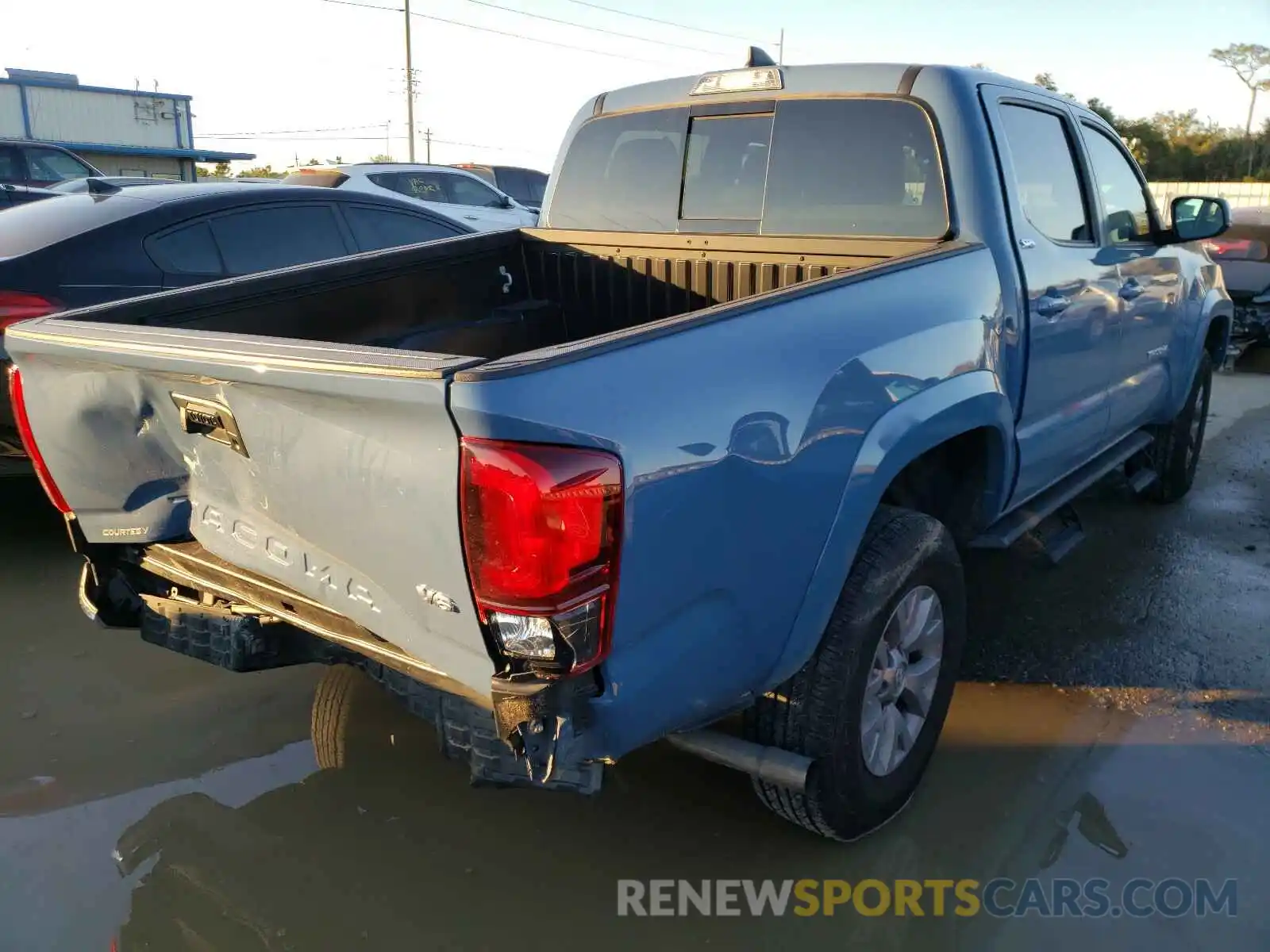 4 Photograph of a damaged car 3TMAZ5CN0KM111114 TOYOTA TACOMA 2019