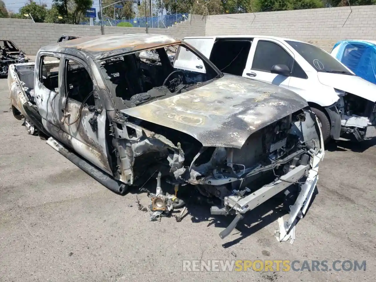 1 Photograph of a damaged car 3TMAZ5CN0KM112344 TOYOTA TACOMA 2019