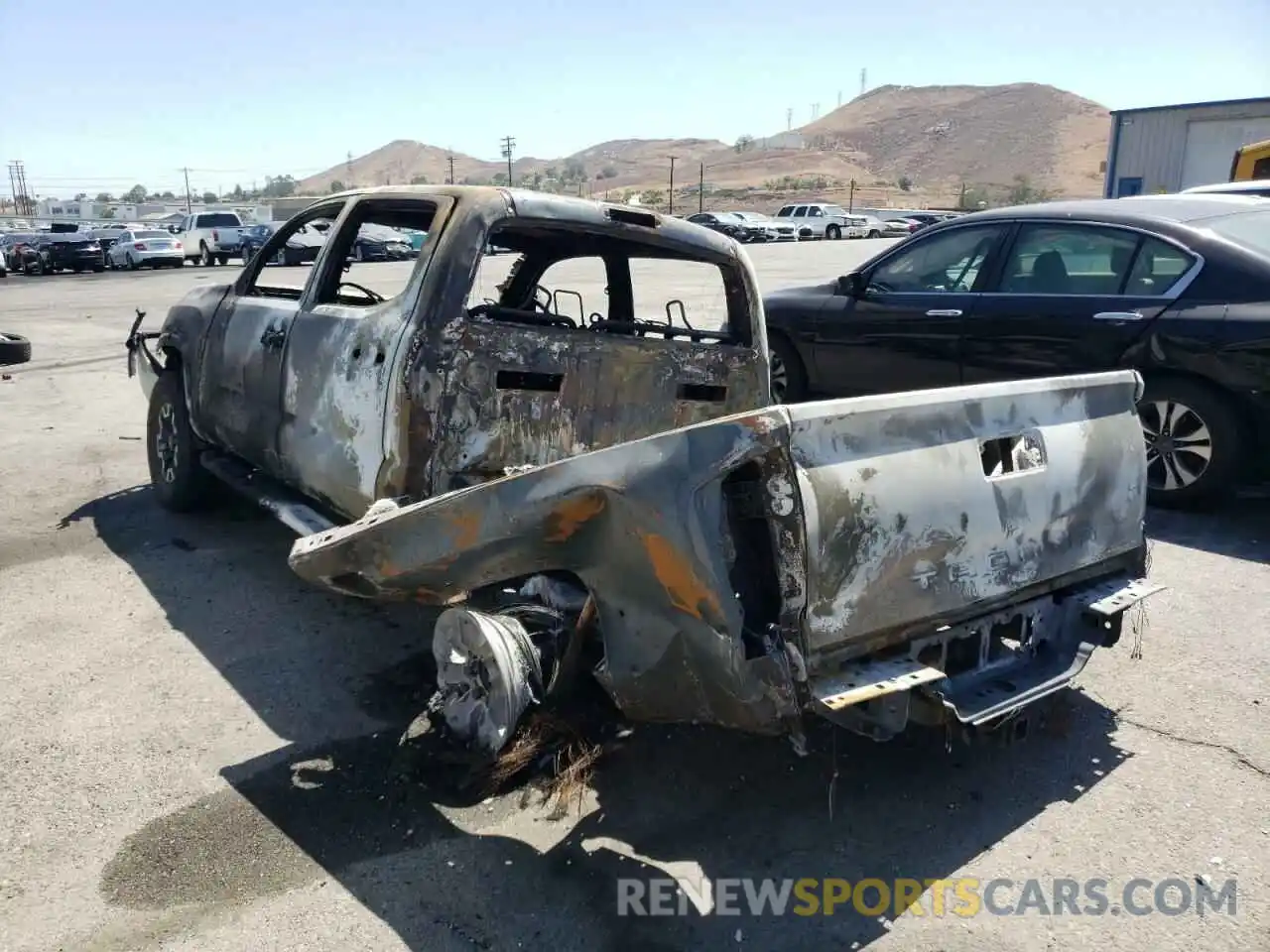 3 Photograph of a damaged car 3TMAZ5CN0KM112344 TOYOTA TACOMA 2019