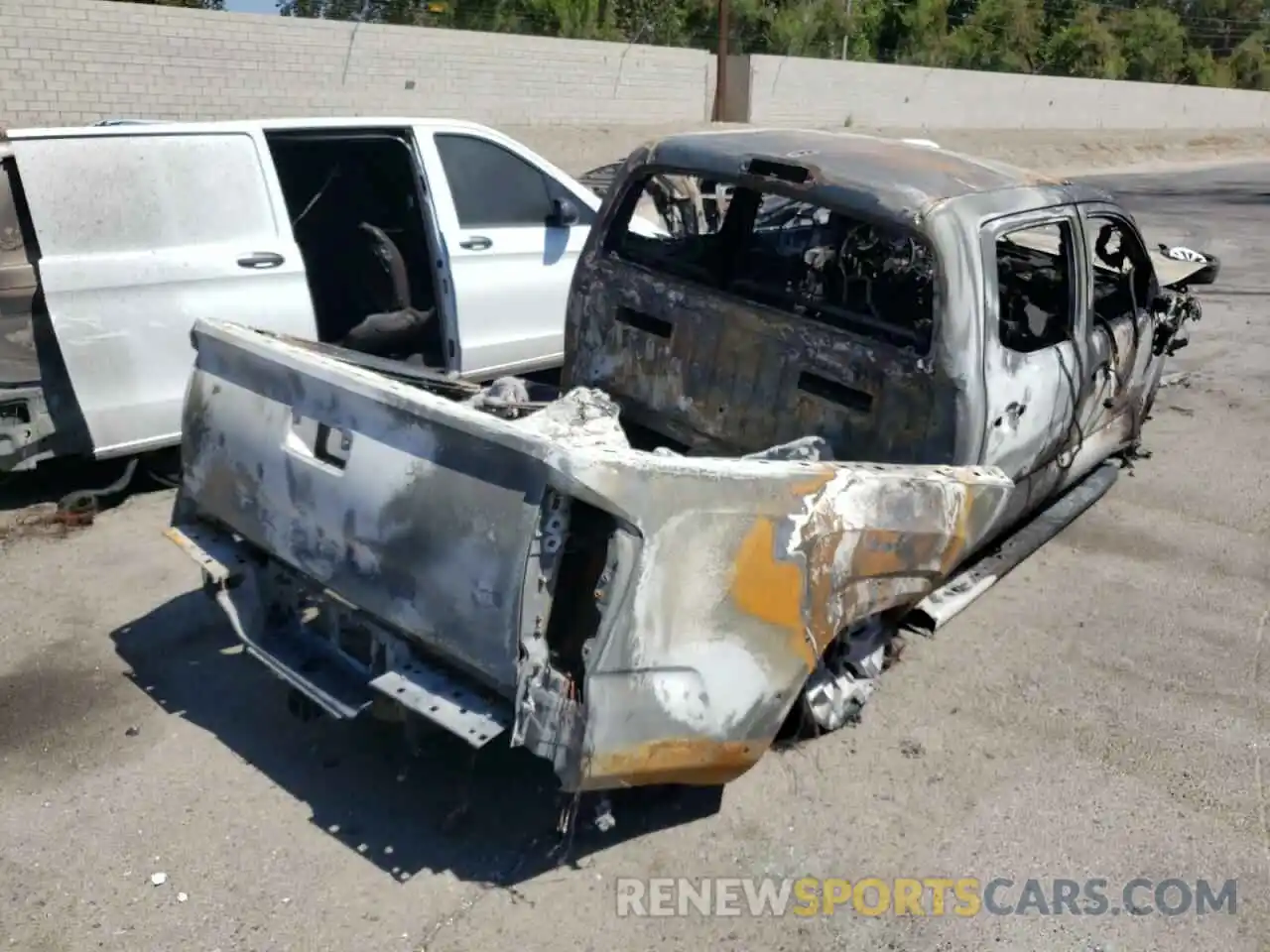 4 Photograph of a damaged car 3TMAZ5CN0KM112344 TOYOTA TACOMA 2019