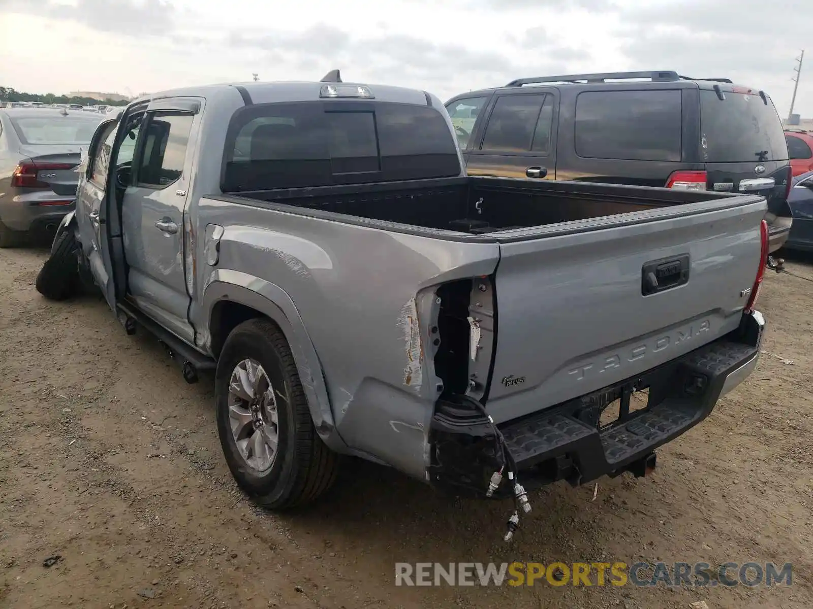 3 Photograph of a damaged car 3TMAZ5CN1KM079080 TOYOTA TACOMA 2019