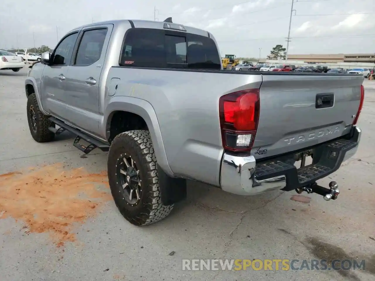 3 Photograph of a damaged car 3TMAZ5CN1KM082576 TOYOTA TACOMA 2019