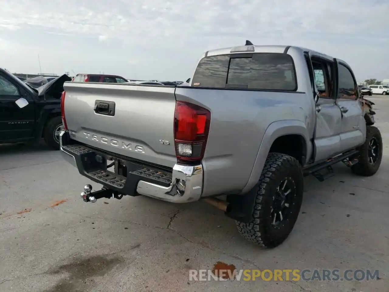 4 Photograph of a damaged car 3TMAZ5CN1KM082576 TOYOTA TACOMA 2019