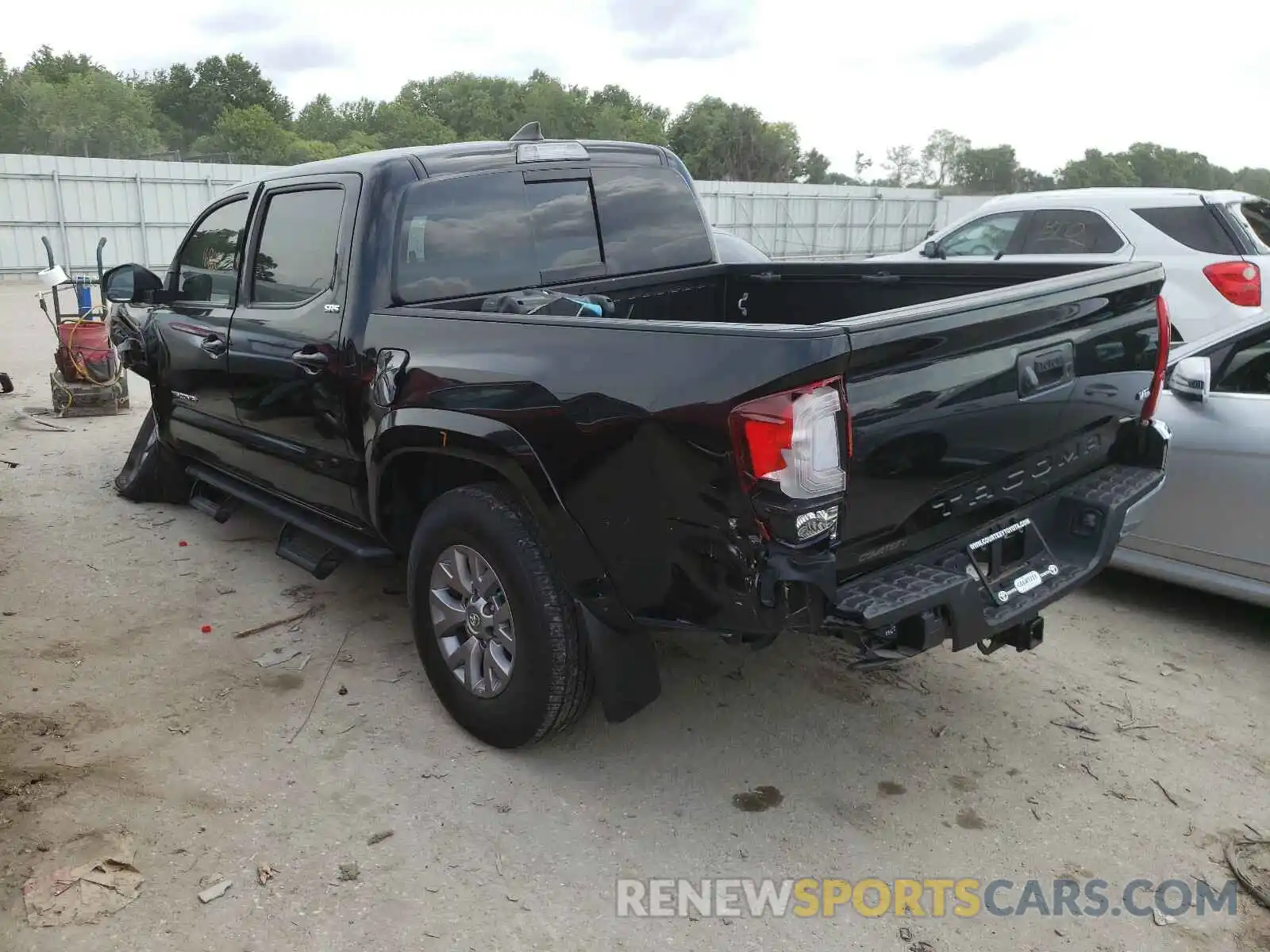 3 Photograph of a damaged car 3TMAZ5CN1KM086241 TOYOTA TACOMA 2019