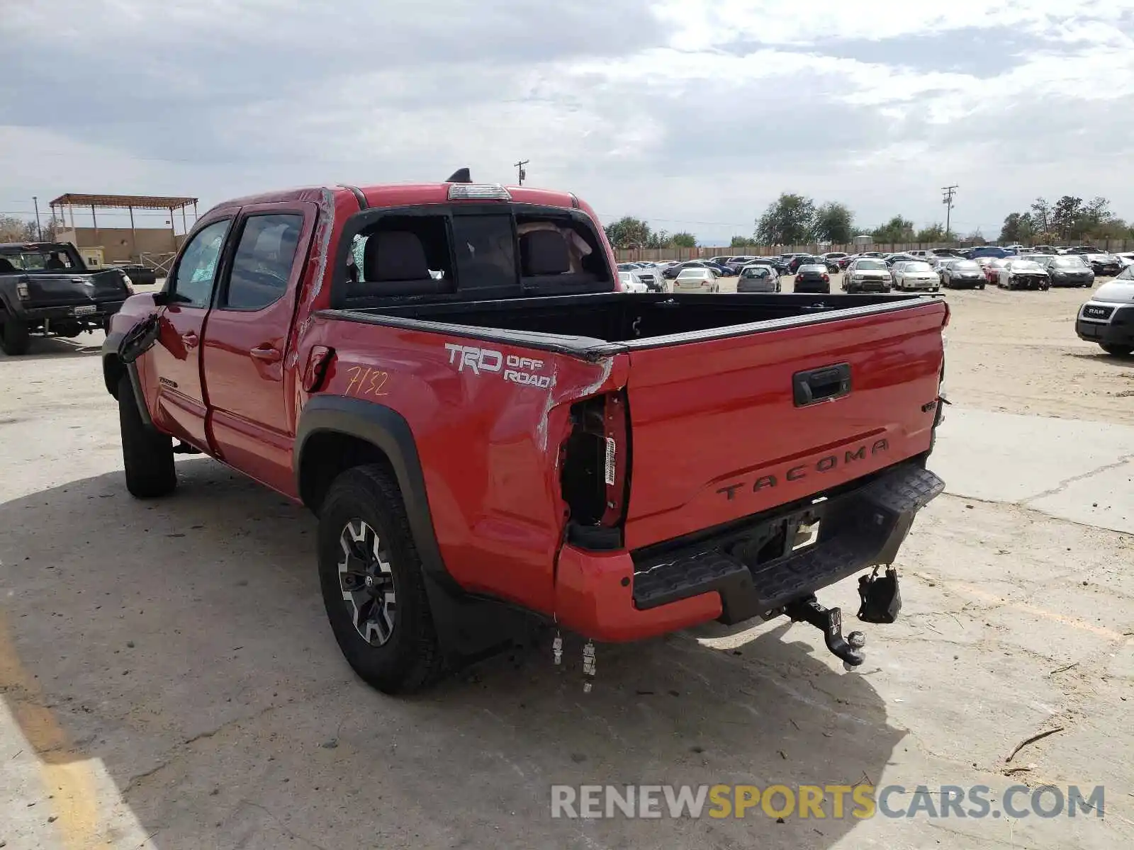 3 Photograph of a damaged car 3TMAZ5CN1KM089091 TOYOTA TACOMA 2019