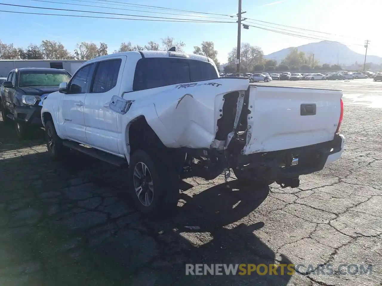 3 Photograph of a damaged car 3TMAZ5CN1KM091648 TOYOTA TACOMA 2019