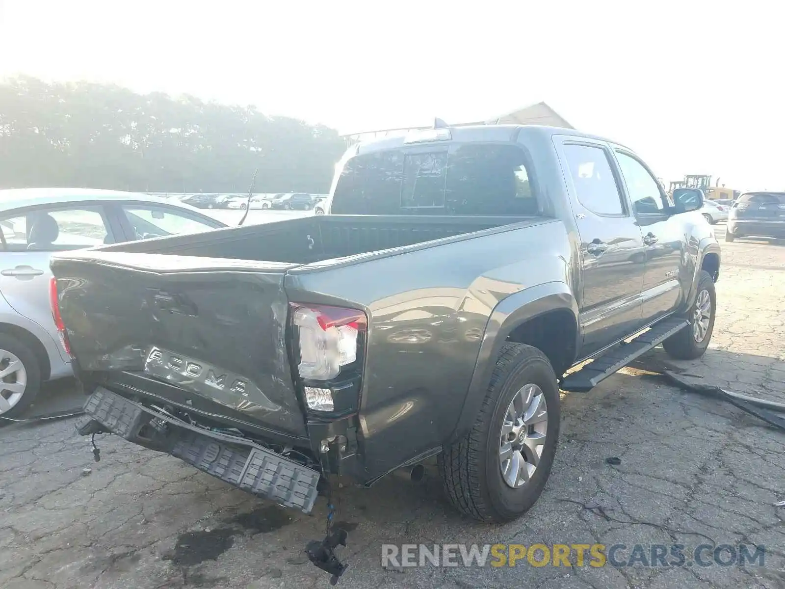 4 Photograph of a damaged car 3TMAZ5CN1KM093092 TOYOTA TACOMA 2019