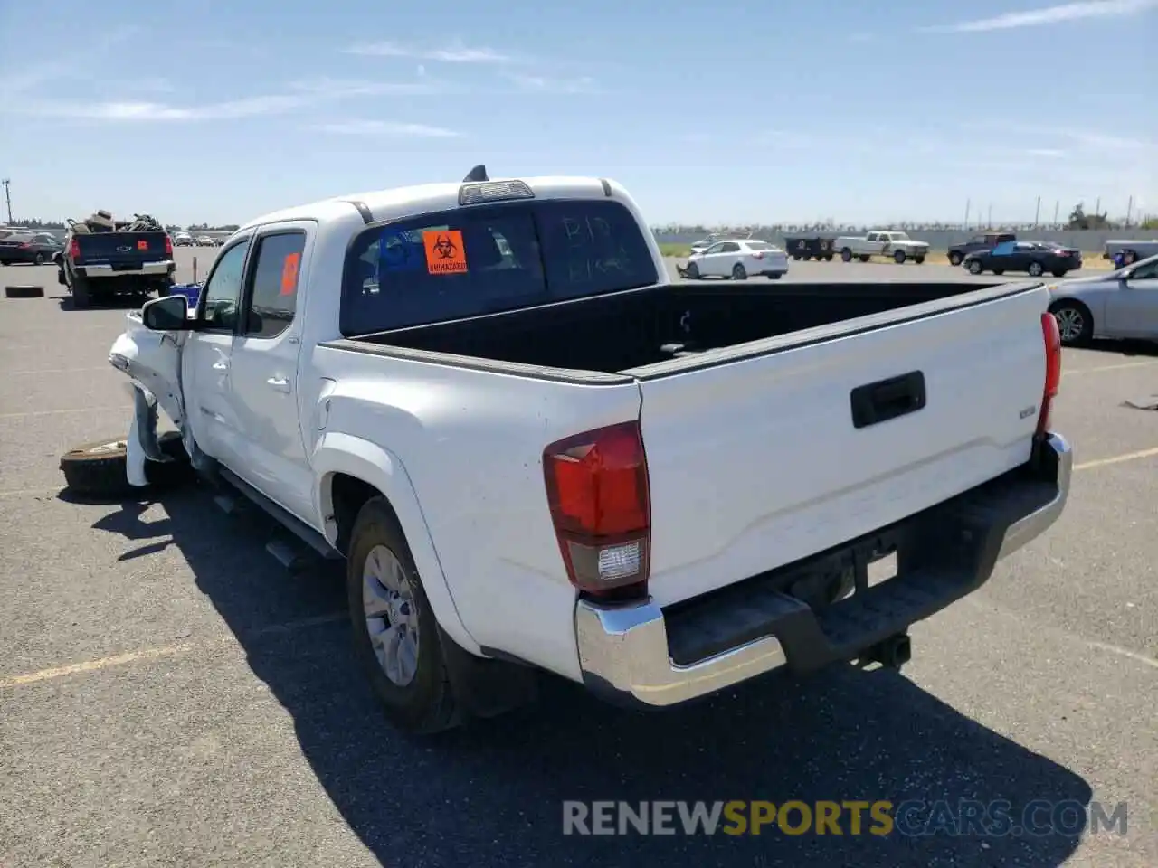 3 Photograph of a damaged car 3TMAZ5CN1KM093335 TOYOTA TACOMA 2019