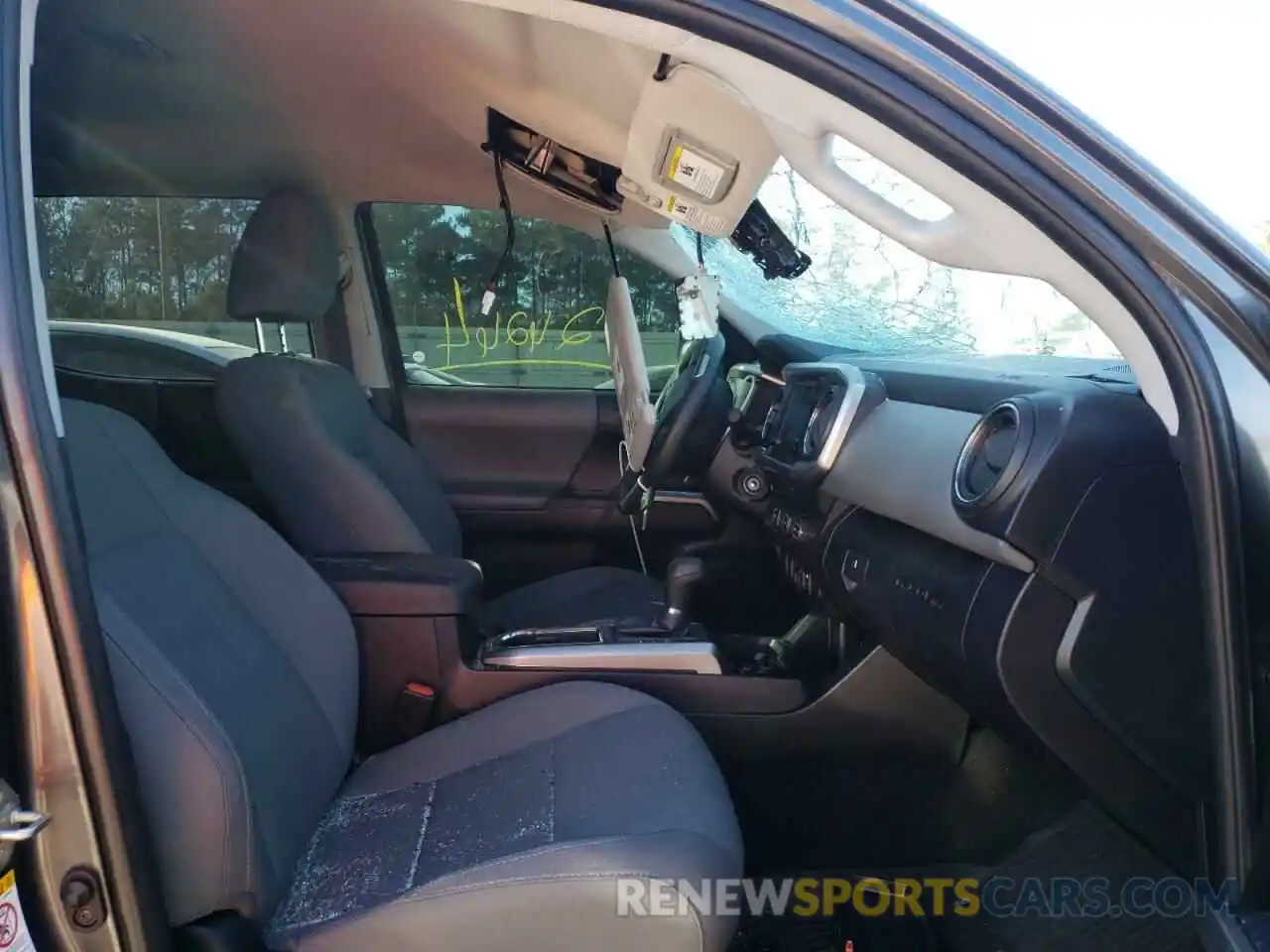 5 Photograph of a damaged car 3TMAZ5CN1KM097272 TOYOTA TACOMA 2019