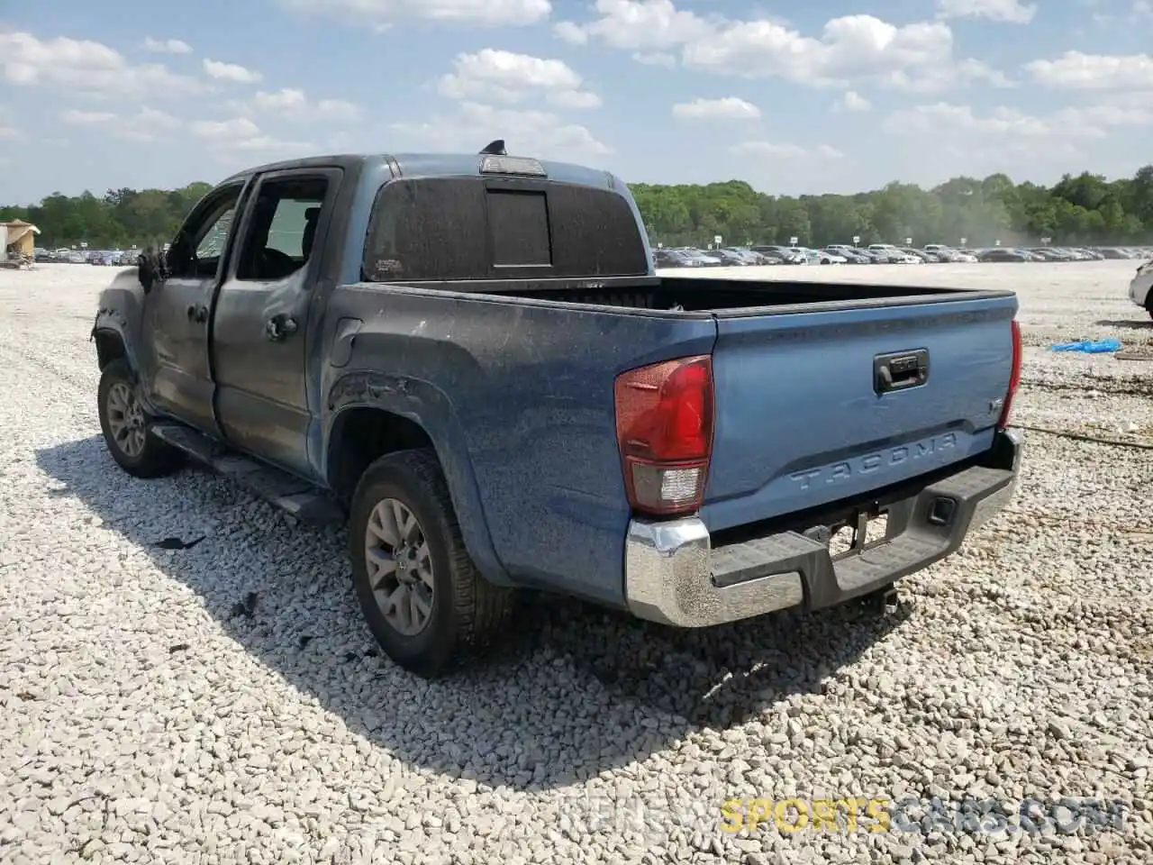 3 Photograph of a damaged car 3TMAZ5CN1KM097367 TOYOTA TACOMA 2019