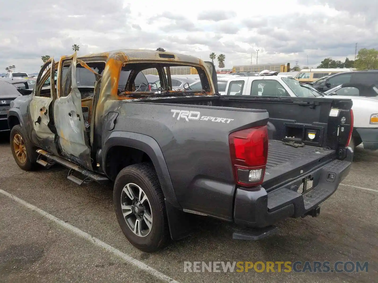 3 Photograph of a damaged car 3TMAZ5CN1KM098244 TOYOTA TACOMA 2019