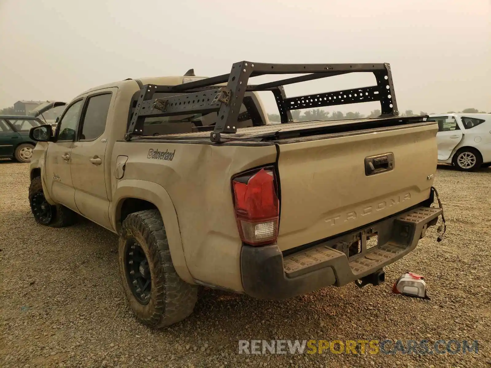 3 Photograph of a damaged car 3TMAZ5CN1KM098437 TOYOTA TACOMA 2019