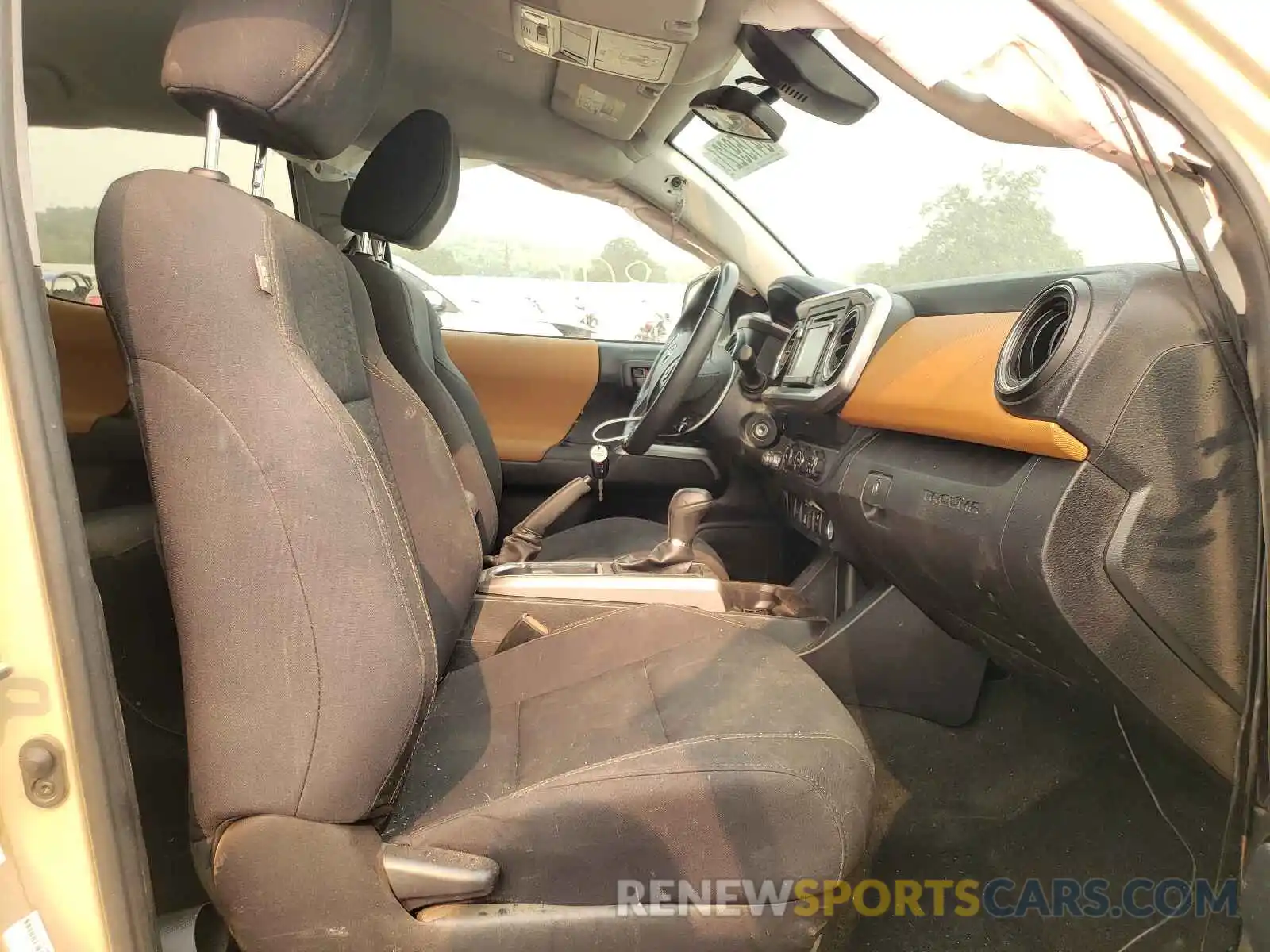 5 Photograph of a damaged car 3TMAZ5CN1KM098437 TOYOTA TACOMA 2019