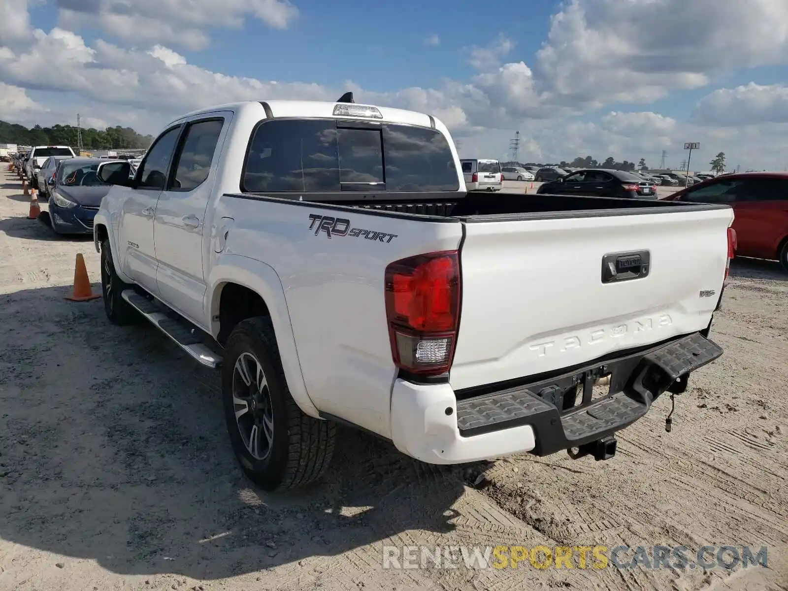 3 Photograph of a damaged car 3TMAZ5CN1KM099992 TOYOTA TACOMA 2019