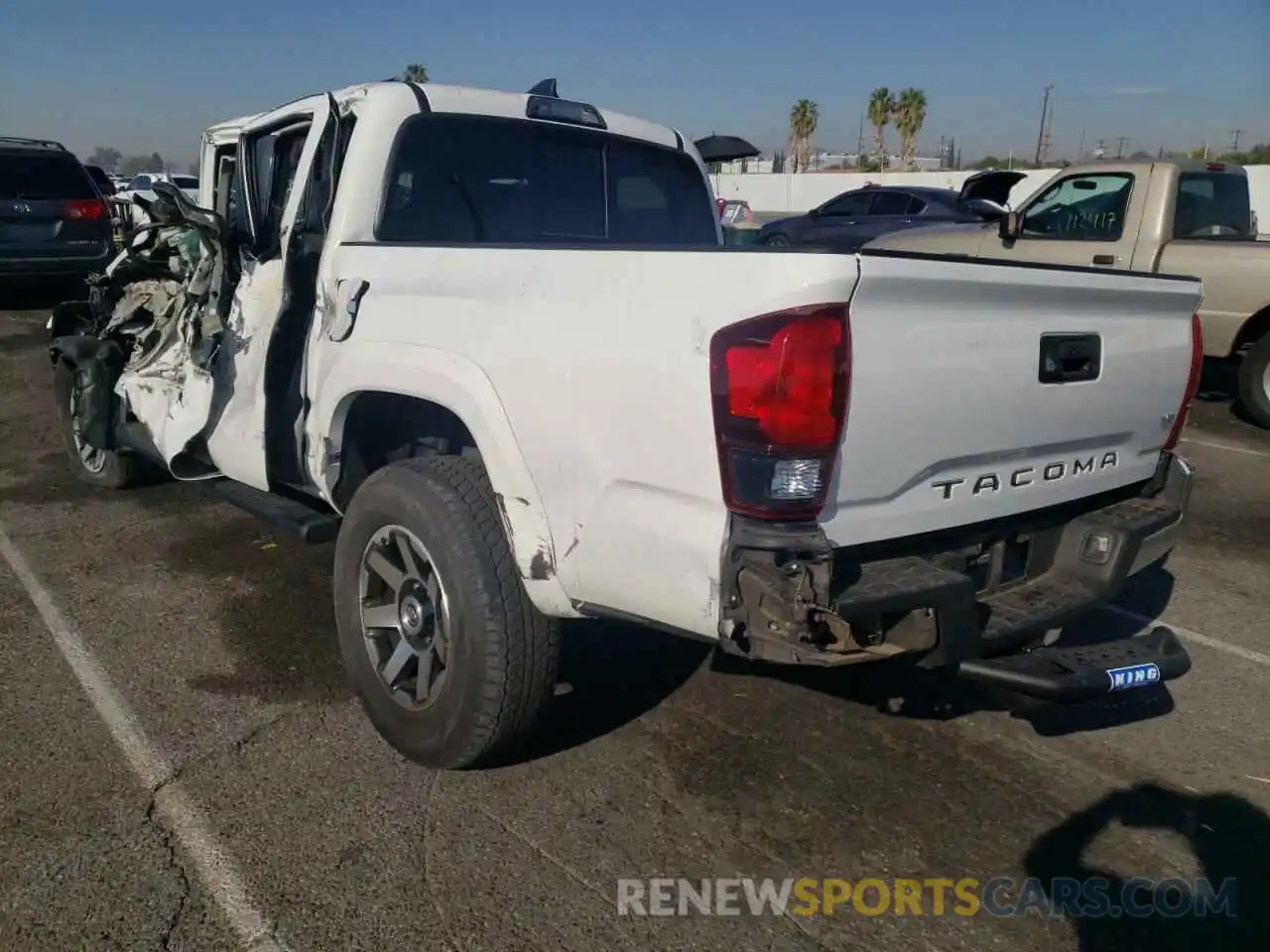 3 Photograph of a damaged car 3TMAZ5CN1KM100705 TOYOTA TACOMA 2019