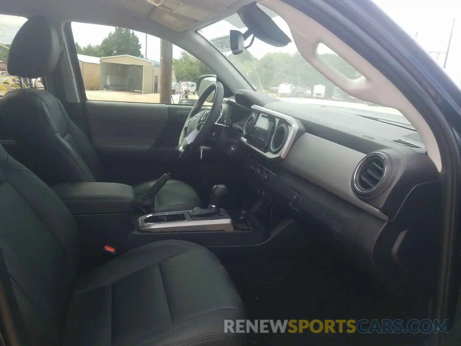 5 Photograph of a damaged car 3TMAZ5CN1KM102941 TOYOTA TACOMA 2019