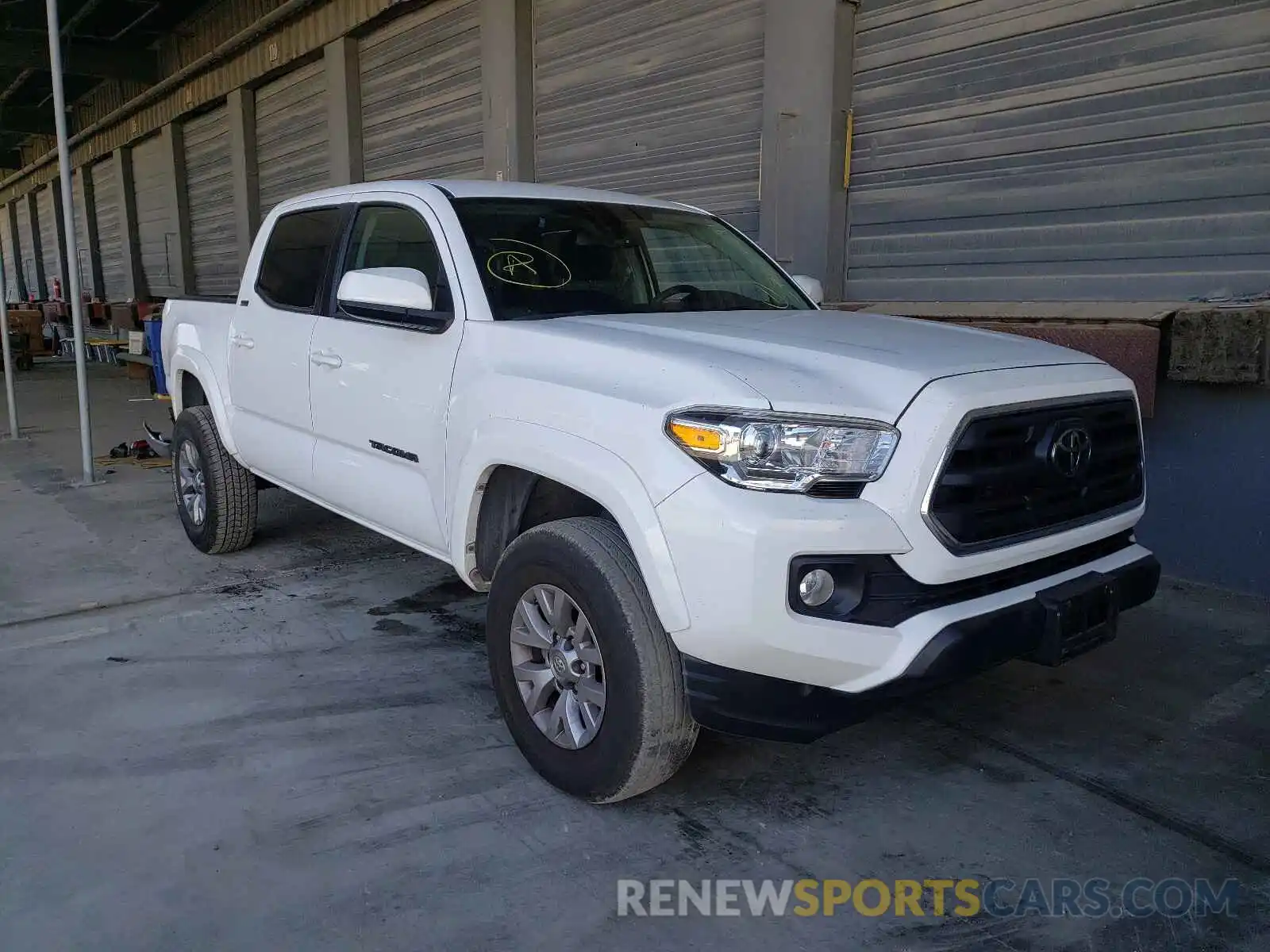 1 Photograph of a damaged car 3TMAZ5CN1KM105192 TOYOTA TACOMA 2019