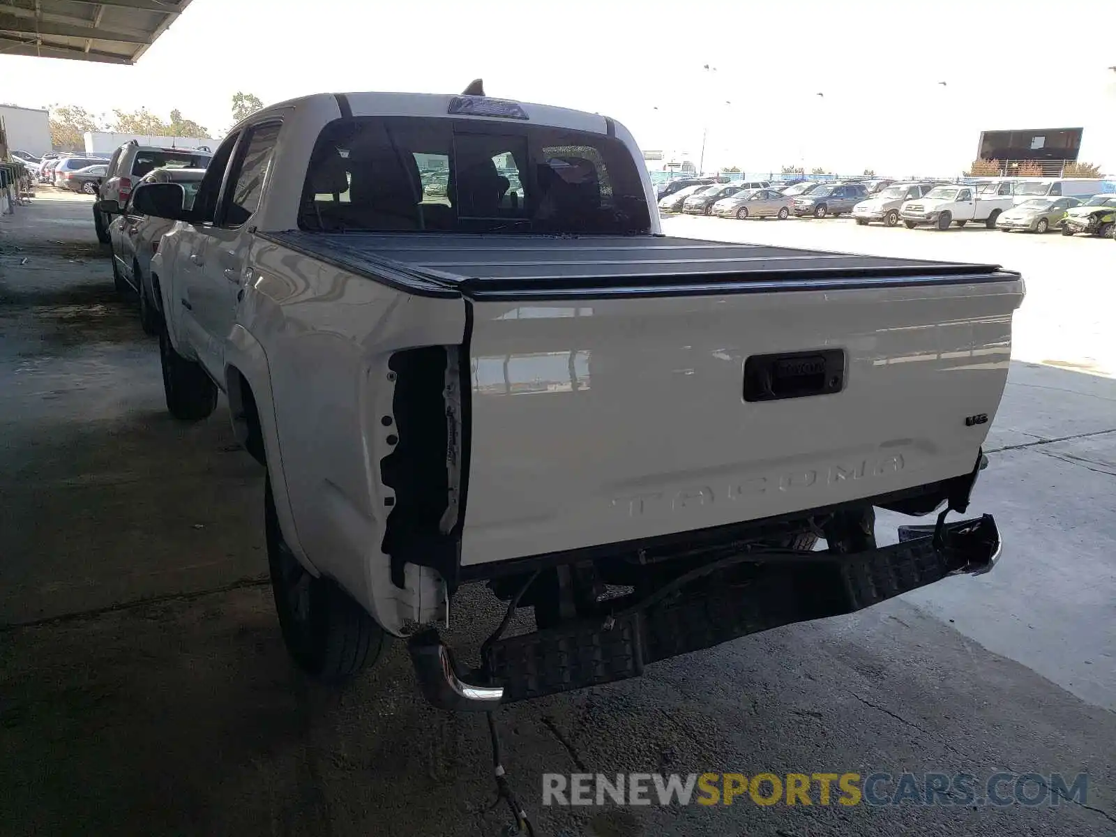 3 Photograph of a damaged car 3TMAZ5CN1KM105192 TOYOTA TACOMA 2019