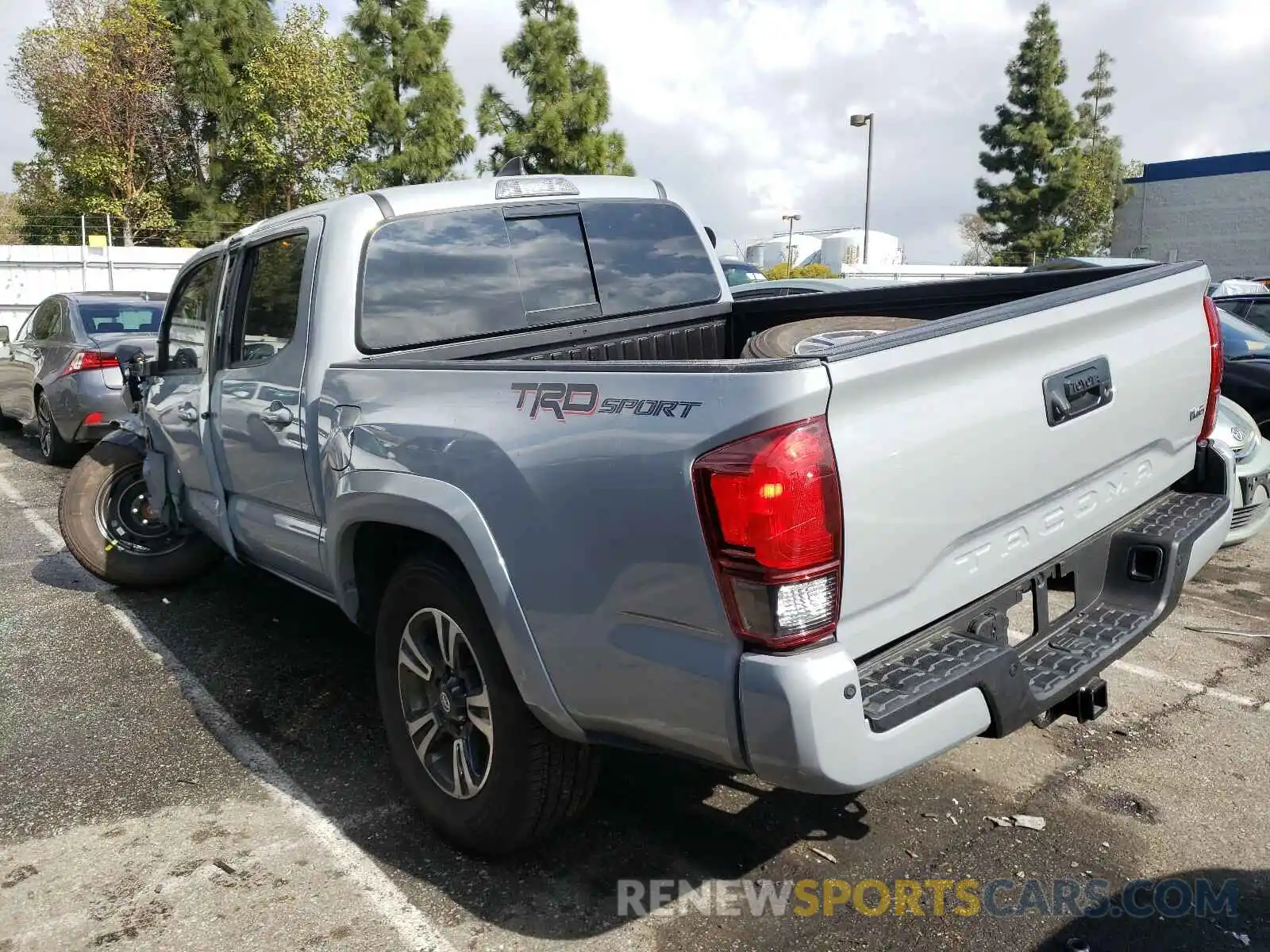 3 Photograph of a damaged car 3TMAZ5CN1KM106665 TOYOTA TACOMA 2019