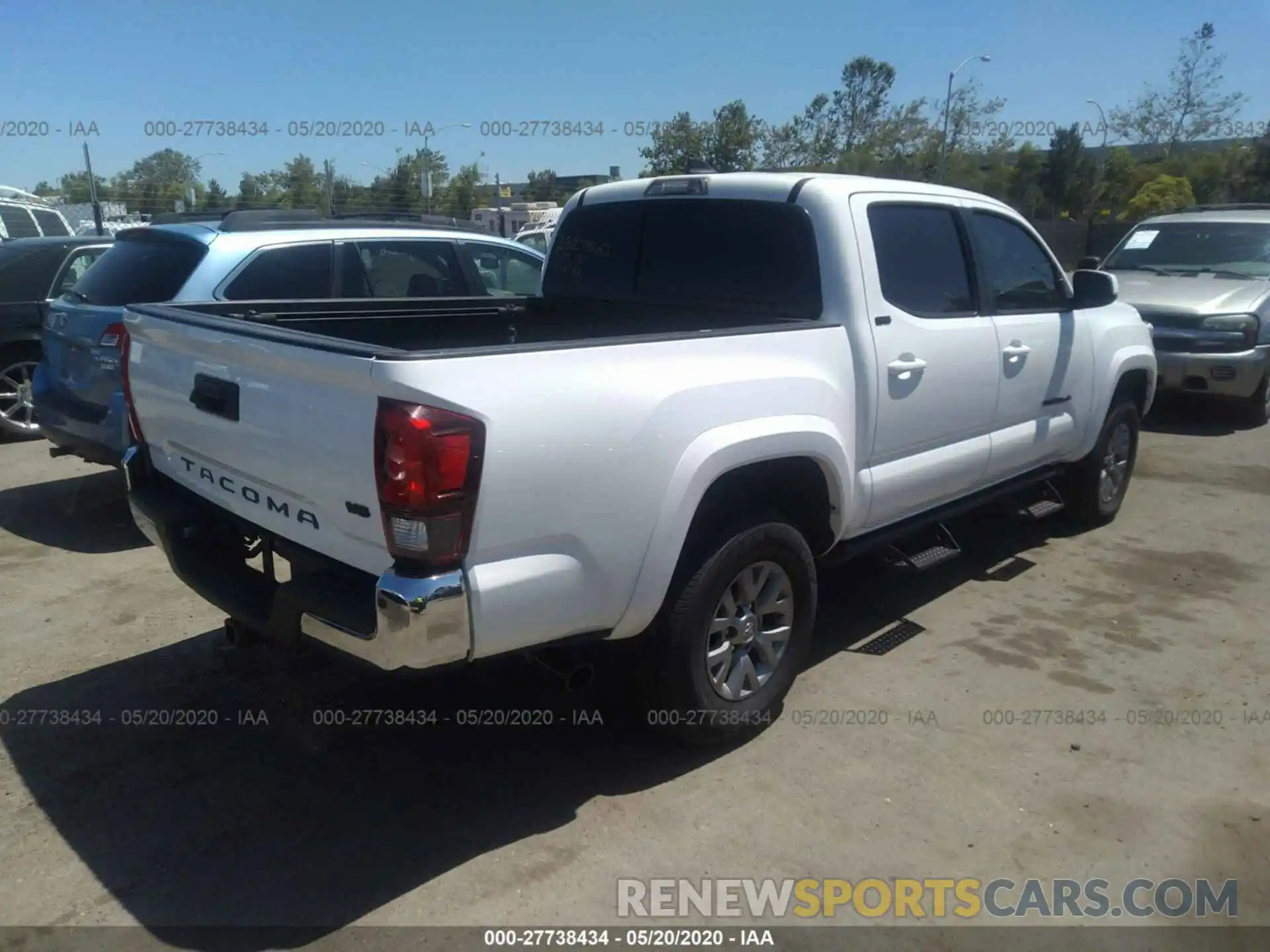 4 Photograph of a damaged car 3TMAZ5CN1KM110604 TOYOTA TACOMA 2019