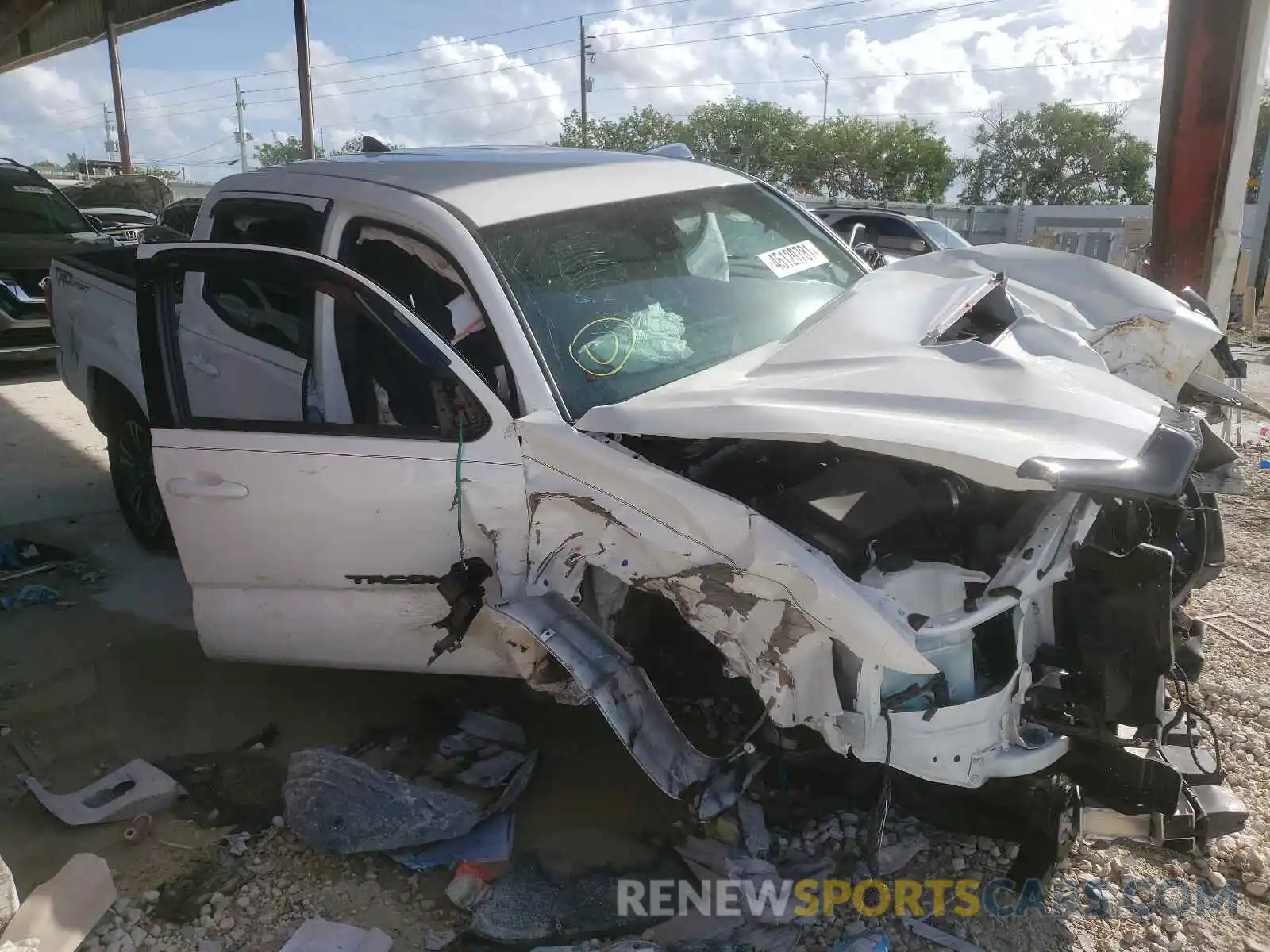 1 Photograph of a damaged car 3TMAZ5CN1KM110909 TOYOTA TACOMA 2019