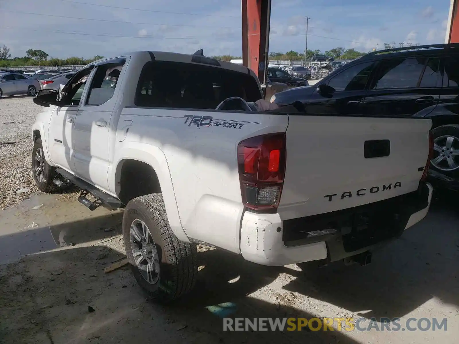 3 Photograph of a damaged car 3TMAZ5CN1KM110909 TOYOTA TACOMA 2019