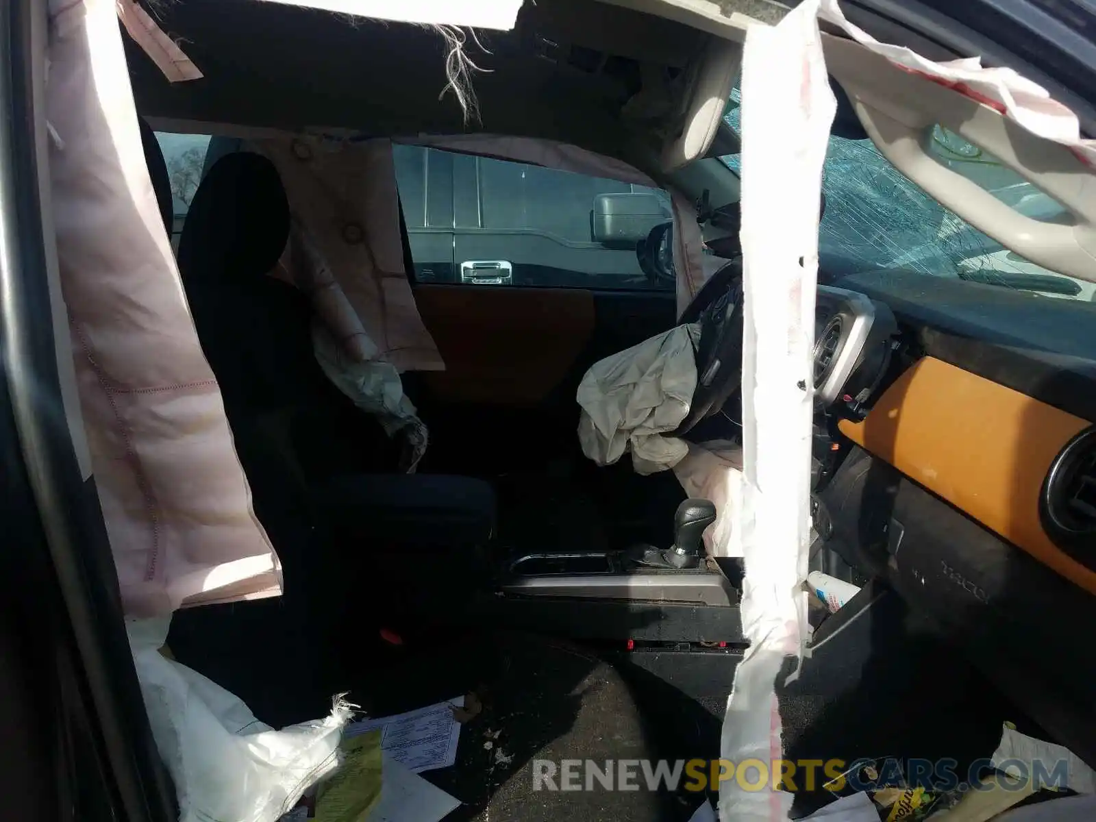 5 Photograph of a damaged car 3TMAZ5CN1KM111669 TOYOTA TACOMA 2019