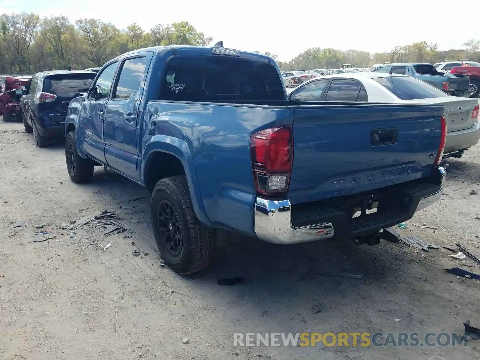 3 Photograph of a damaged car 3TMAZ5CN1KM112384 TOYOTA TACOMA 2019