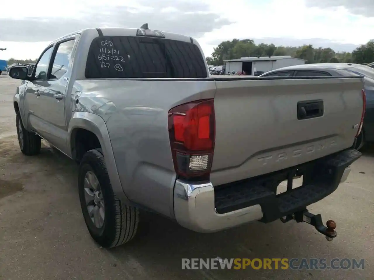 3 Photograph of a damaged car 3TMAZ5CN1KM112465 TOYOTA TACOMA 2019