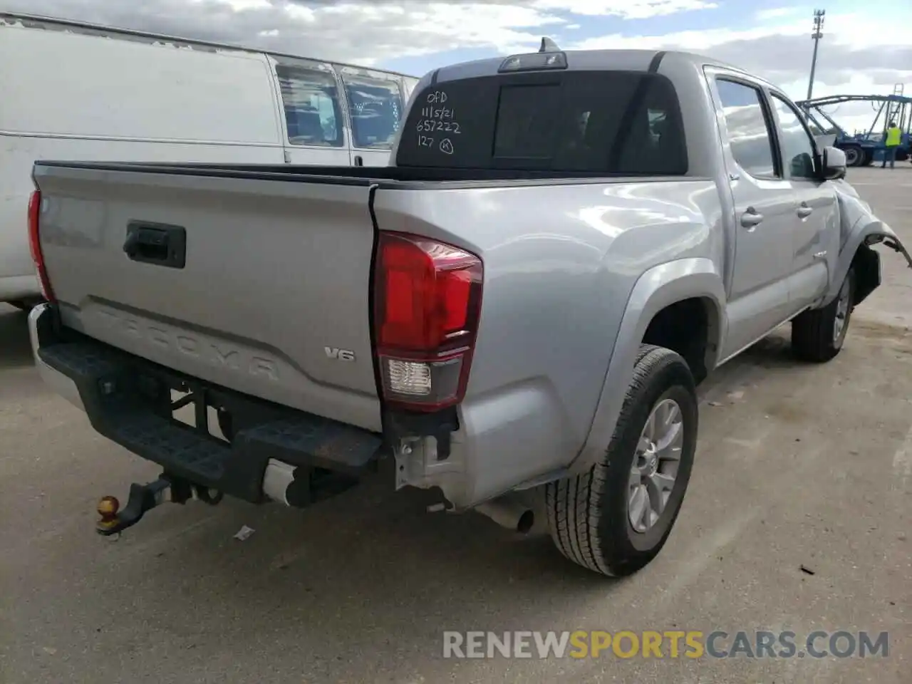 4 Photograph of a damaged car 3TMAZ5CN1KM112465 TOYOTA TACOMA 2019