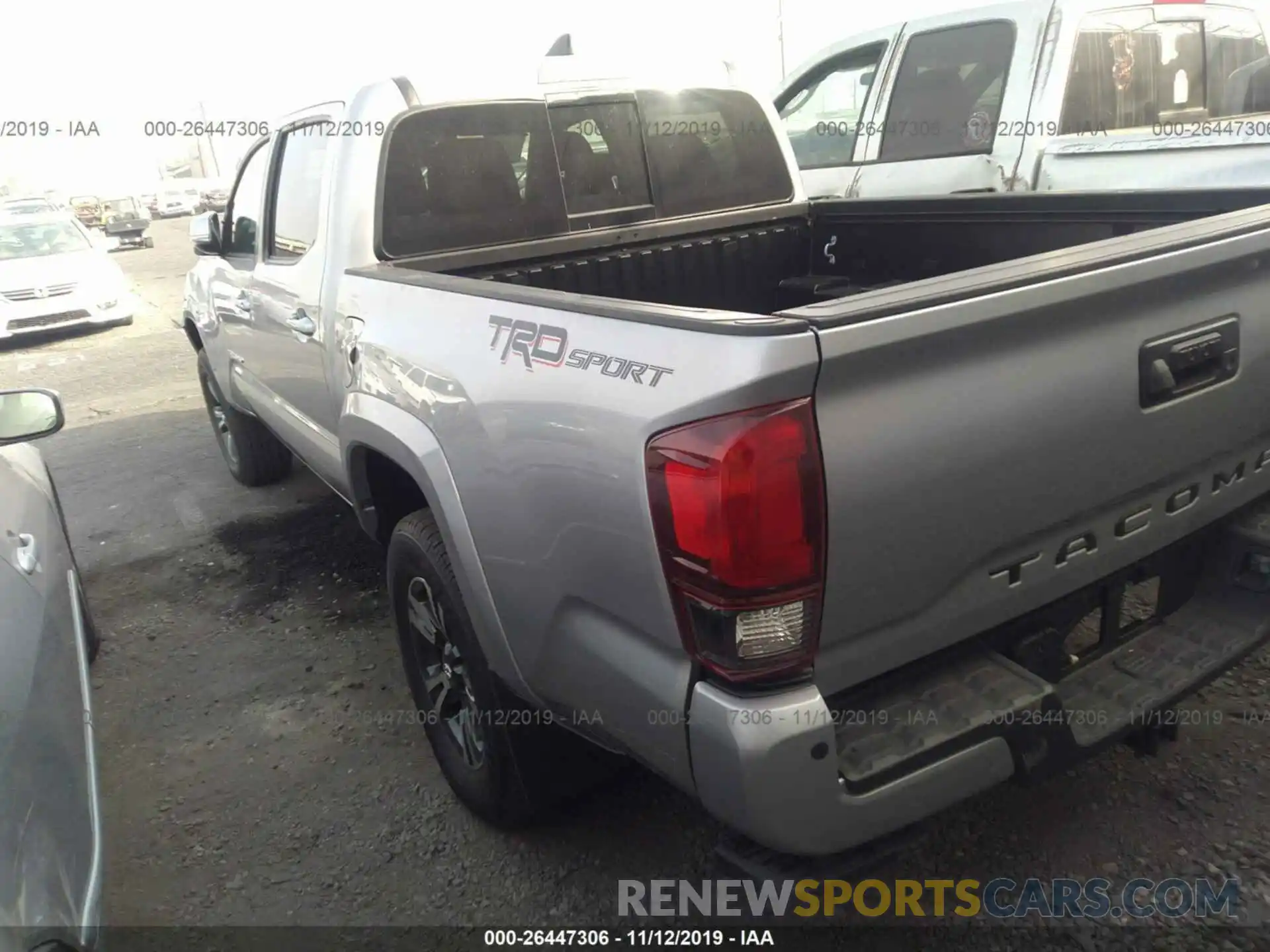 3 Фотография поврежденного автомобиля 3TMAZ5CN2KM080951 TOYOTA TACOMA 2019