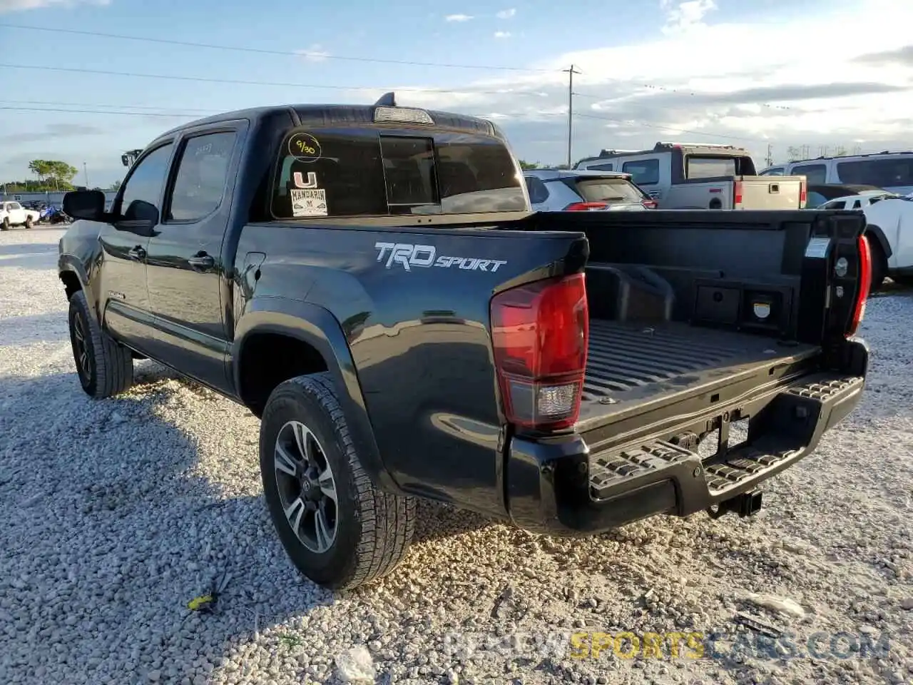 3 Фотография поврежденного автомобиля 3TMAZ5CN2KM081663 TOYOTA TACOMA 2019