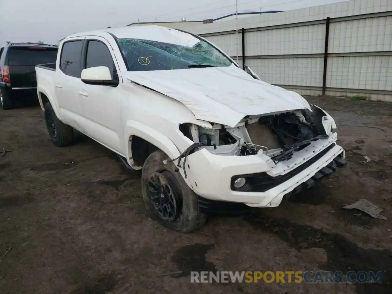 1 Photograph of a damaged car 3TMAZ5CN2KM084613 TOYOTA TACOMA 2019