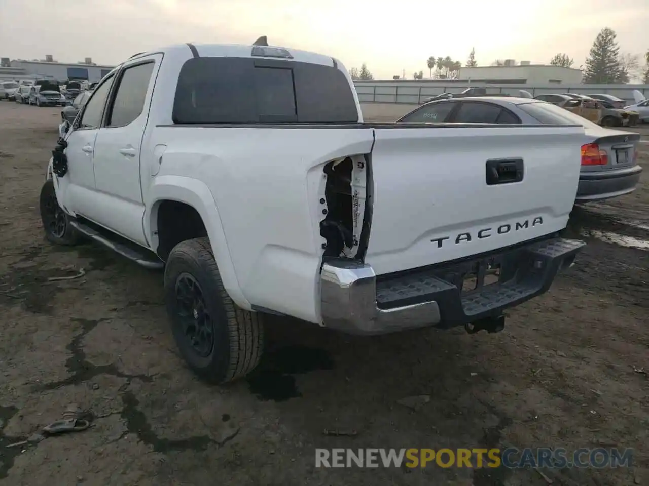 3 Photograph of a damaged car 3TMAZ5CN2KM084613 TOYOTA TACOMA 2019