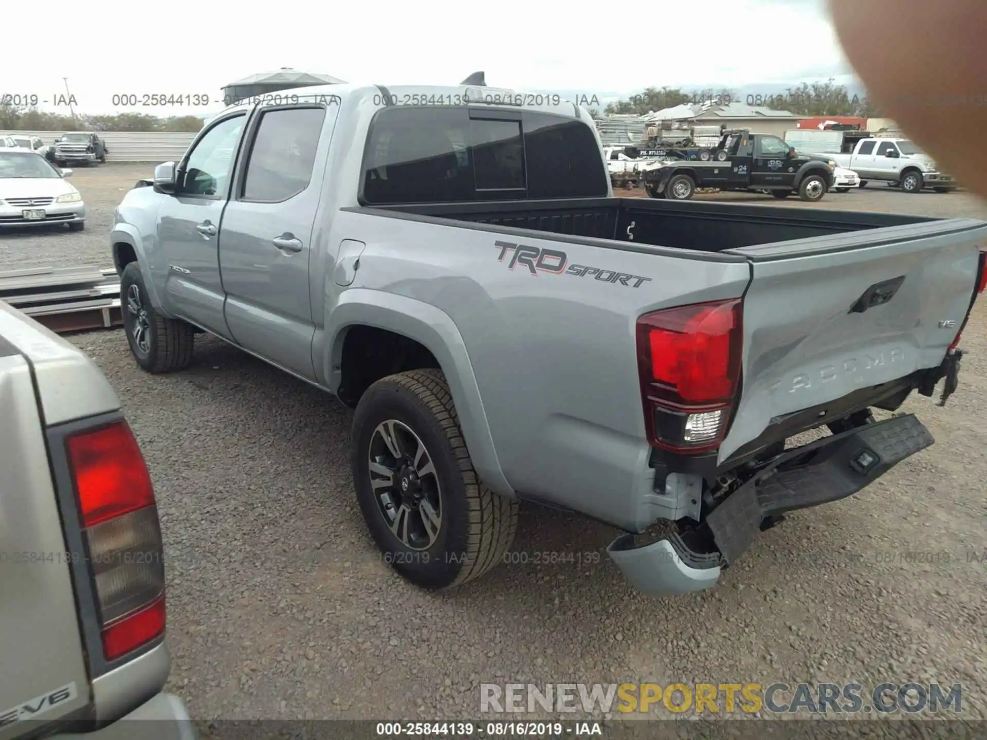 3 Фотография поврежденного автомобиля 3TMAZ5CN2KM088645 TOYOTA TACOMA 2019