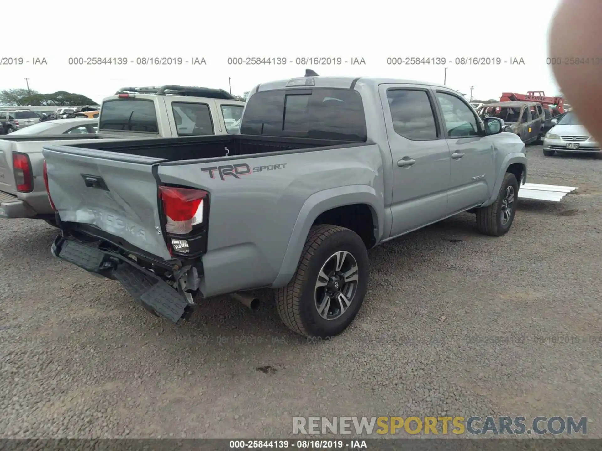 4 Фотография поврежденного автомобиля 3TMAZ5CN2KM088645 TOYOTA TACOMA 2019