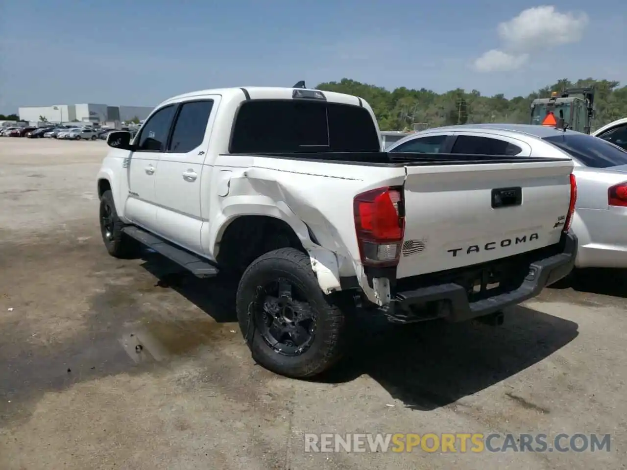 3 Photograph of a damaged car 3TMAZ5CN2KM095806 TOYOTA TACOMA 2019