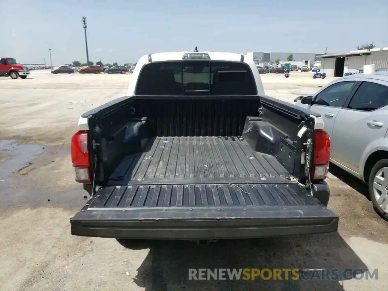 9 Photograph of a damaged car 3TMAZ5CN2KM095806 TOYOTA TACOMA 2019