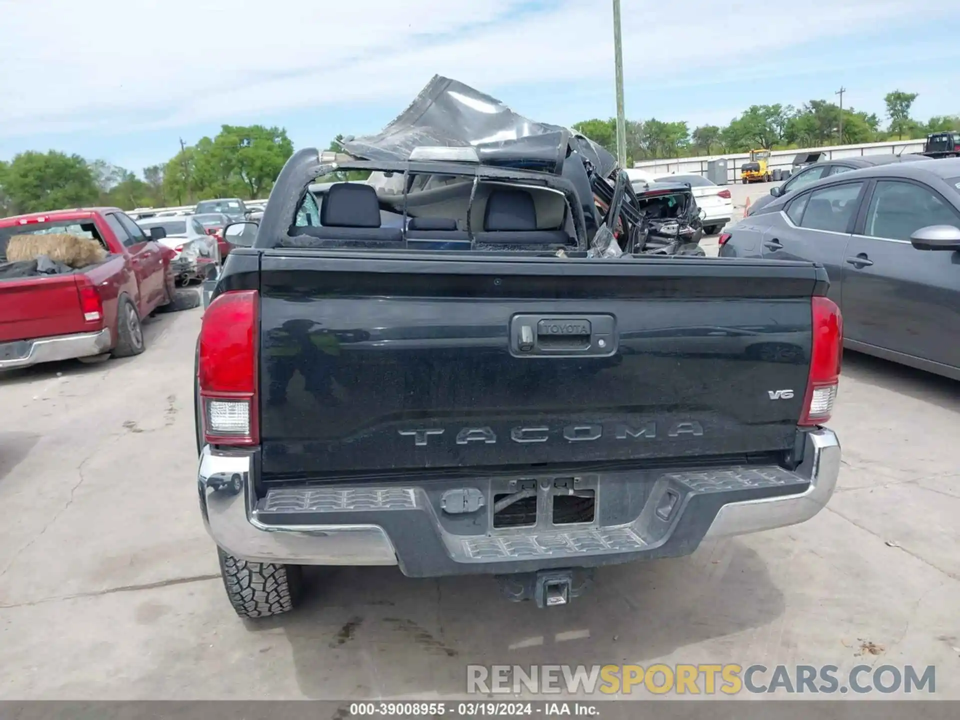 15 Photograph of a damaged car 3TMAZ5CN2KM096048 TOYOTA TACOMA 2019