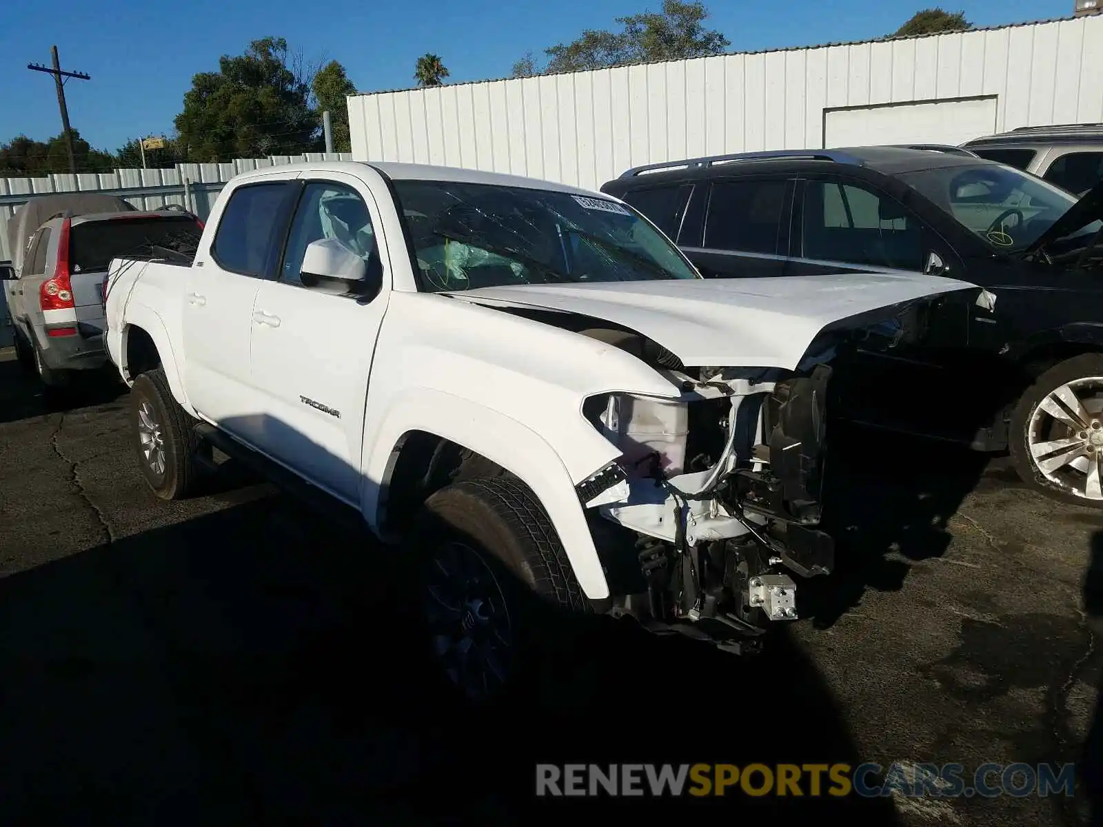 1 Photograph of a damaged car 3TMAZ5CN2KM097216 TOYOTA TACOMA 2019