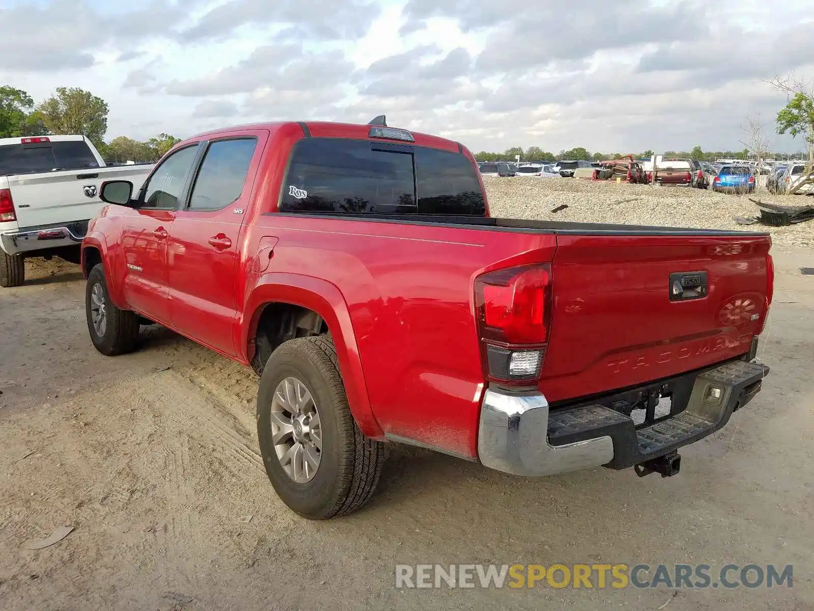 3 Photograph of a damaged car 3TMAZ5CN2KM100339 TOYOTA TACOMA 2019