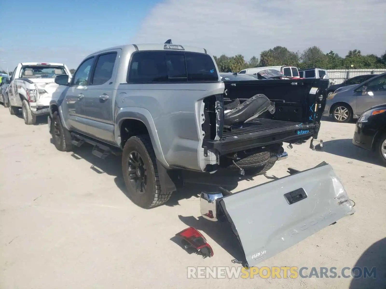 3 Photograph of a damaged car 3TMAZ5CN2KM100714 TOYOTA TACOMA 2019