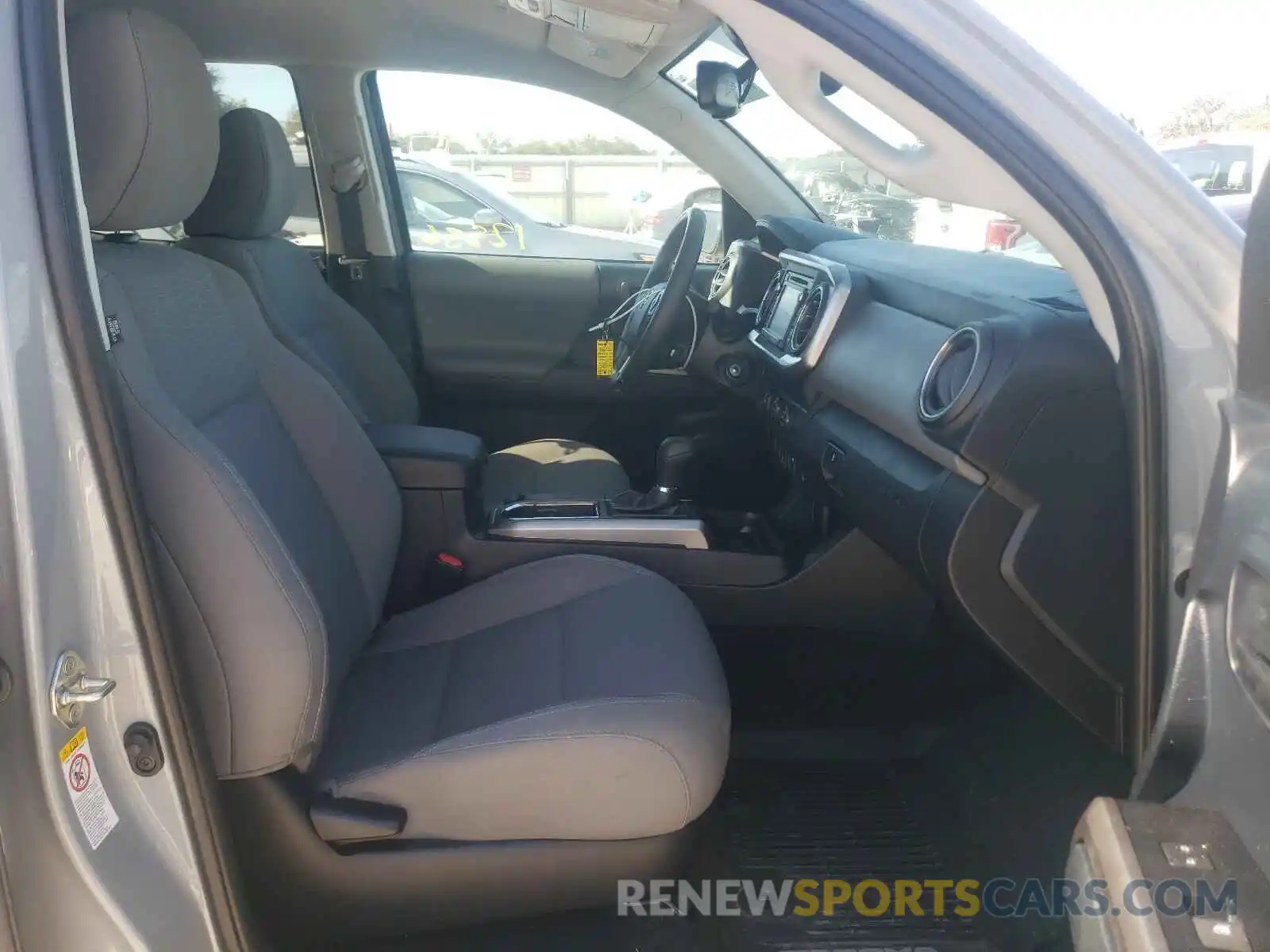 5 Photograph of a damaged car 3TMAZ5CN2KM100714 TOYOTA TACOMA 2019