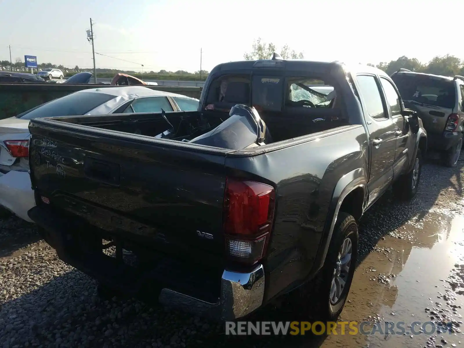 4 Photograph of a damaged car 3TMAZ5CN2KM103032 TOYOTA TACOMA 2019